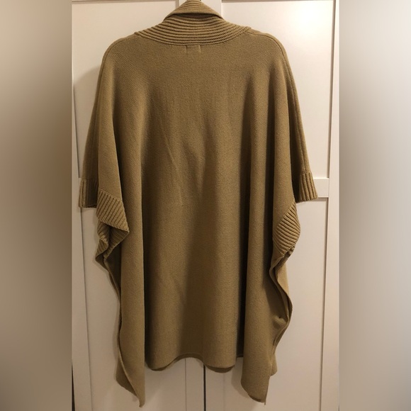 H&M Sweater/Poncho/Shawl, Beige, One Size EUC - Picture 8 of 8